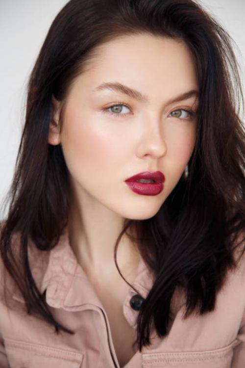 Макияж для зеленых глаз и темных волос. Популярные техники макияжа для зеленых глаз