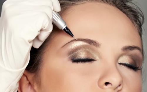 Как делают татуаж бровей