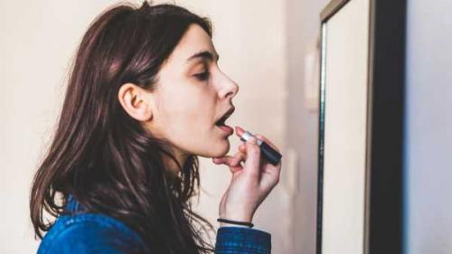 Уход за губами после перманентного макияжа. Какую мазь для заживления использовать после татуажа. Как и сколько мазать губы 12 Уход за губами после перманентного макияжа. Какую мазь для заживления использовать после татуажа. Как и сколько мазать губы 12