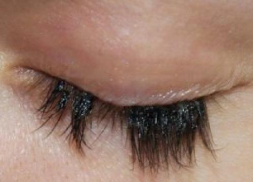 Наращивание во время месячных. Особенности наращивания во время месячных