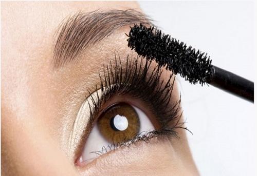 Как красить ресницы, чтобы не испачкать веки. Правильно красим ресницы тушью — поэтапная инструкция