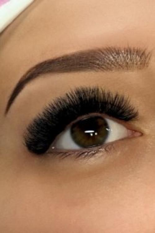 Голливуд ресницы это сколько д. Что представляет собой голливудское наращивание ресниц