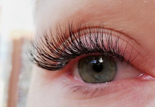 Как ухаживать за нарощенными ресницами, чтобы долго держались. Минусы нарощенных ресниц