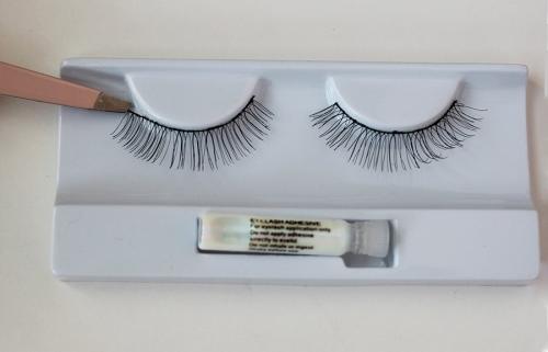 На что клеить ресницы накладные. Необходимые приспособления для процедуры 03