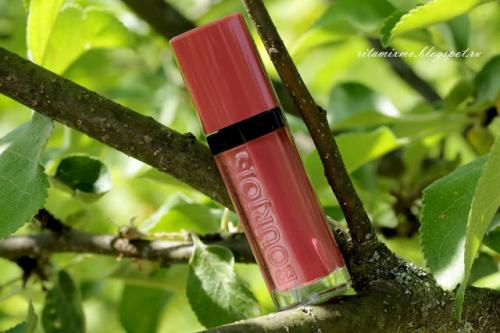 Bourjois Rouge Edition Velvet Lipstic.  Попытка №1 примерить матовые губы. Bourjois Rouge Edition Velvet Lipstick в оттенке # 09 Happy NudeYear. Отзыв.