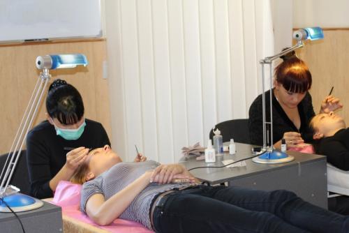 Можно ли наращивать ресницы во время беременности