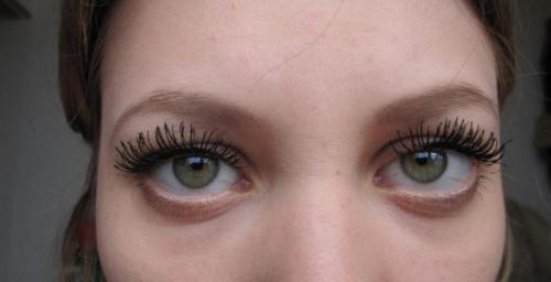 Через сколько можно снова наращивать ресницы. Как долго можно носить нарощенные ресницы?