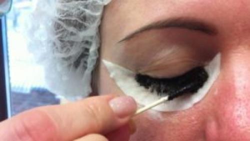 Как красить ресницы краской. Как правильно красить ресницы краской в домашних условиях