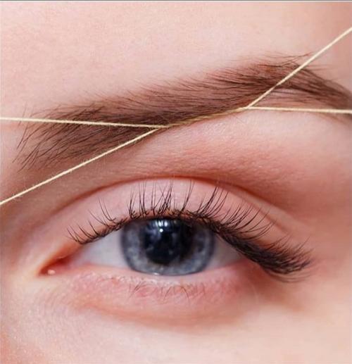 Как выщипать брови ниткой. Выщипываем брови нитью – техника выполнения