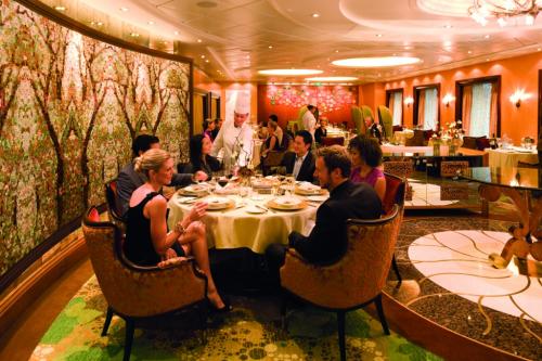 В ресторан в джинсах. В чем пойти в ресторан девушке: главные правила 23 В ресторан в джинсах. В чем пойти в ресторан девушке: главные правила 23