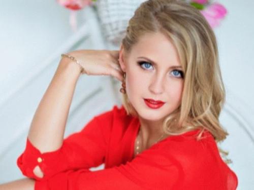 Макияж к голубым глазам и темным волосам. Smoky eyes: пошаговая инструкция 12 Макияж к голубым глазам и темным волосам. Smoky eyes: пошаговая инструкция 12