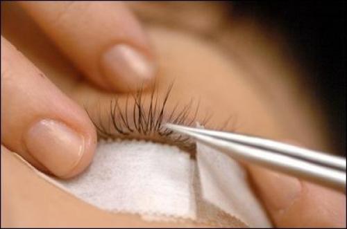 Чем можно приклеить накладные ресницы если нет специального клея. Как клеить различные виды накладных ресниц (видео) 04