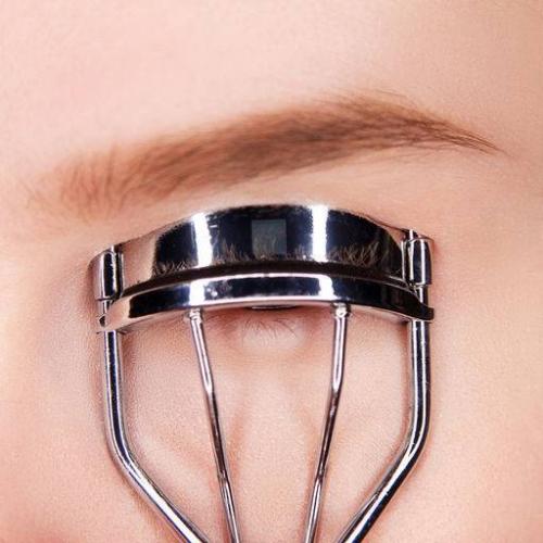 Как завить ресницы, чтобы они держались. Как подкрутить ресницы без щипчиков?