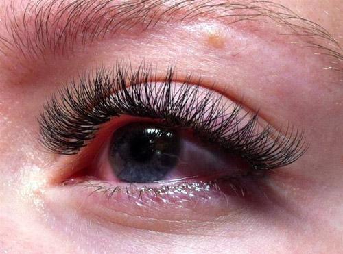Пекут глаза после наращивания ресниц. Частая жалоба: глаза слезятся после наращивания ресниц