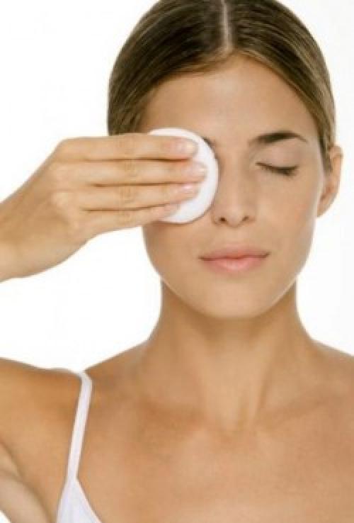 Чем мазать татуаж бровей после процедуры. Уход за бровями после татуажа