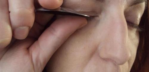 Завить ресницы в домашних условиях. Как подкрутить ресницы без щипчиков? 14 Завить ресницы в домашних условиях. Как подкрутить ресницы без щипчиков? 14