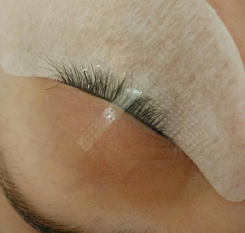 Как скрыть отсутствие ресниц. Что делать, если глаза плотно не закрываются у клиента при наращивании ресниц?