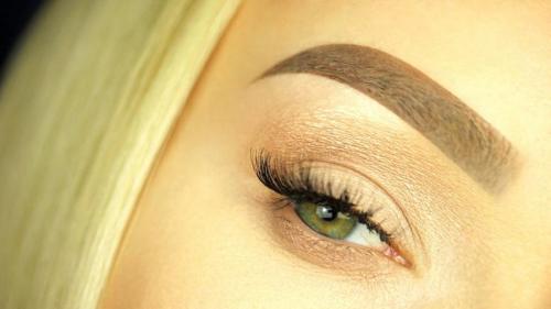 Розовые брови после татуажа. Долой татуаж и синие брови: 6 мифов о перманентном макияже бровей, в которые стыдно верить