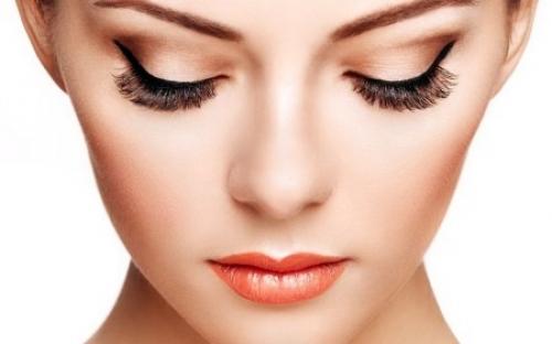 Как без клея наклеить накладные ресницы. В чем Отличия накладных аксессуаров и наращенных? 11