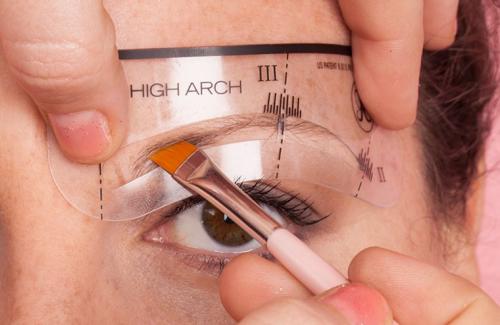 Как сделать форму бровей дома пошагово. Макияж бровей для начинающих в домашних условиях с фото пошагово