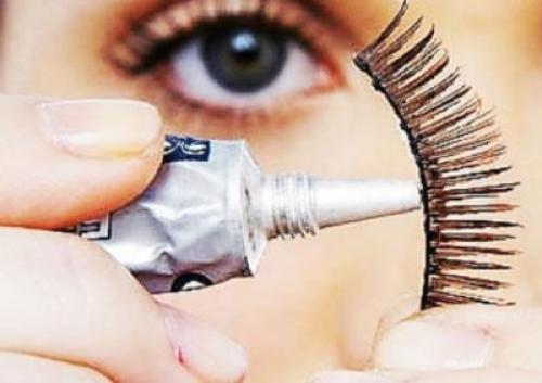 Сколько держатся накладные ресницы. Сколько времени держатся накладные ресницы