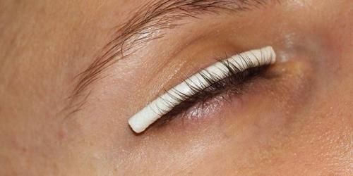 Как сделать ресницы загнутыми. Подкручивание ресниц в салоне