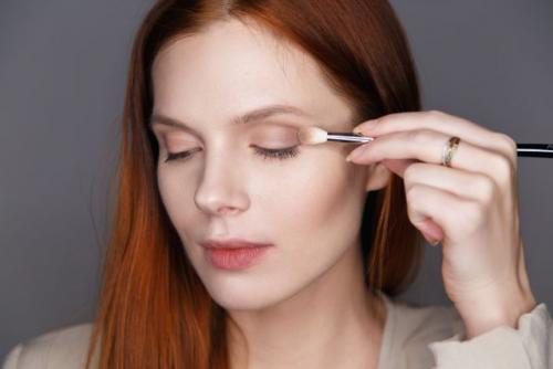 Как правильно делать макияж глаз. Макияж глаз для начинающих