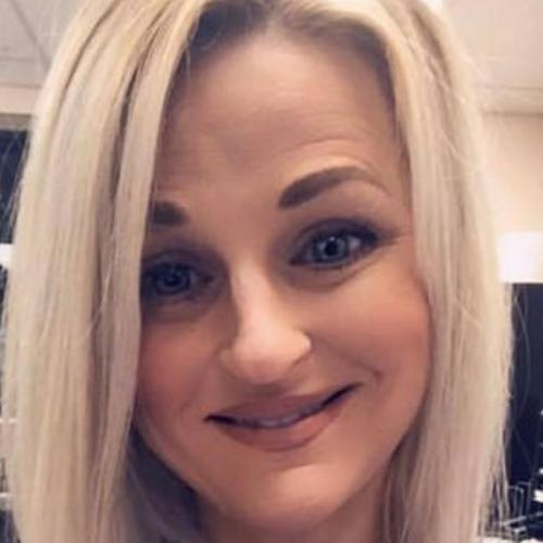 Микроблейдинг неудачный. Неудачный микроблейдинг оставил женщину с четырьмя бровями