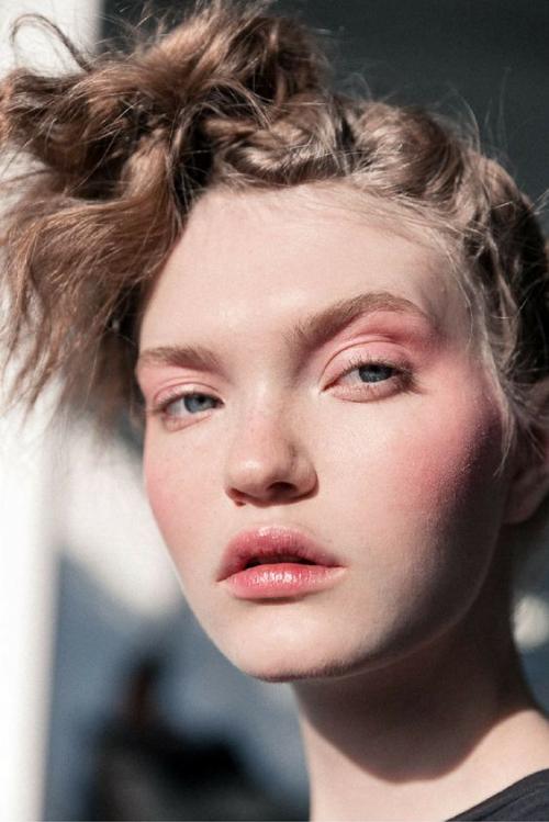 Как накрасить ресницы без туши. Макияж на каждый день без туши: фото, идеи и техника