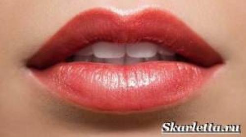 Микроблейдинг губ больно.