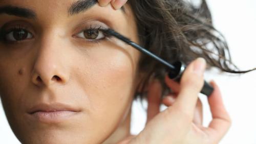 Сколько тушь хранится. Срок годности туши для ресниц 06