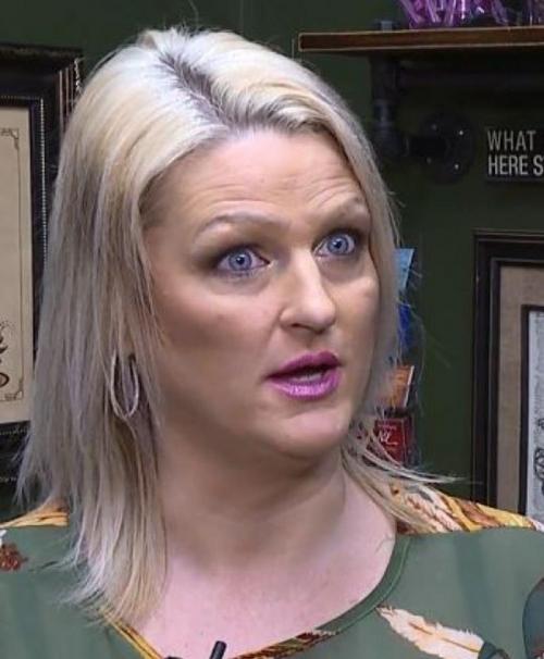 Микроблейдинг неудачный. Неудачный микроблейдинг оставил женщину с четырьмя бровями