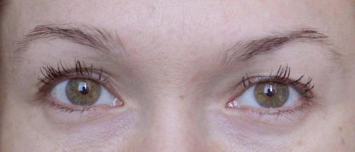 Почему нарощенные ресницы опускаются вниз. Причины выпадения ресниц