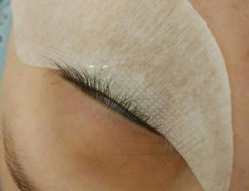 Что делать если щиплет глаза после наращивания ресниц. Что делать, если глаза плотно не закрываются у клиента при наращивании ресниц?