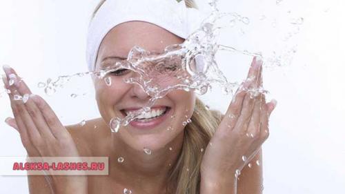 Какой пенкой умываться с нарощенными ресницами. Как умываться с нарощенными ресницами. Простые правила!