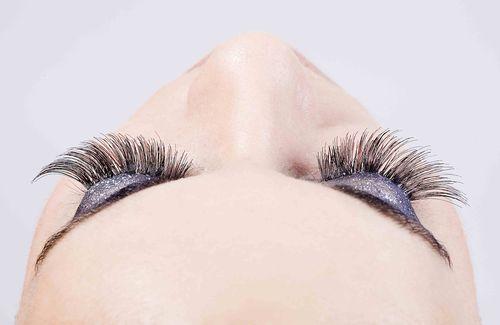 Сколько держатся нарощенные ресницы на море. Можно ли купаться с нарощенными ресницами в море