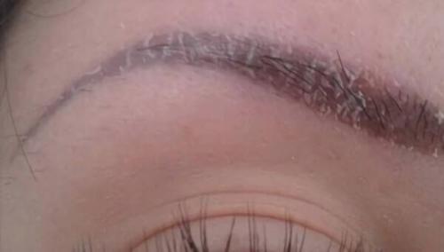 Пудровые брови или татуаж. Пудровые брови и теневая растушевка являются трендом весны 2019 года