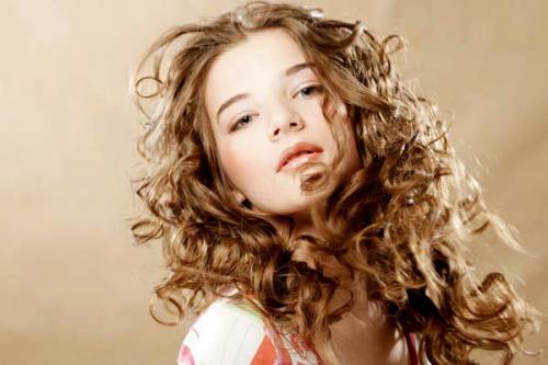 После кератинового выпрямления волосы вьются. Особенный уход за кудрями