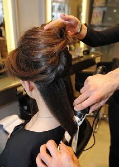 Как пользоваться электрощипцами для завивки волос. Как пользоваться щипцами для волос: завивка в 7 действий
