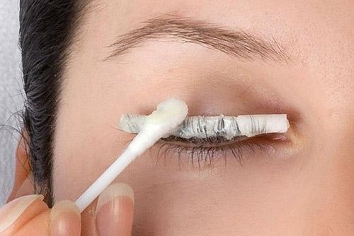 Чем можно заменить обезжириватель для ресниц при наращивании. Как обезжирить ресницы перед наращиванием 03 Чем можно заменить обезжириватель для ресниц при наращивании. Как обезжирить ресницы перед наращиванием 03