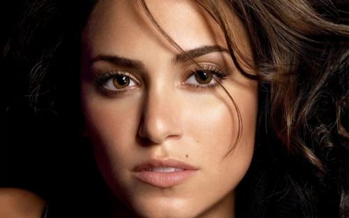 Мушка на лице сегодня в тренде