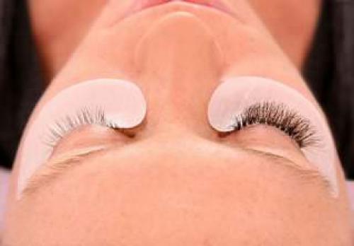 Когда нужно снимать нарощенные ресницы. Техника снятия нарощенных ресниц
