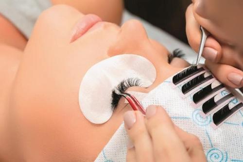 Как почистить нарощенные ресницы после сна. Все дело в клее