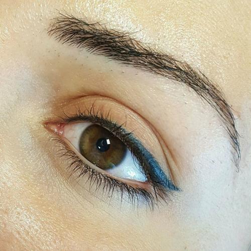 Неудачный татуаж верхнего века. Вся правда о перманентном макияже век. Почему я строго против татуажа стрелок? Фотопримеры.