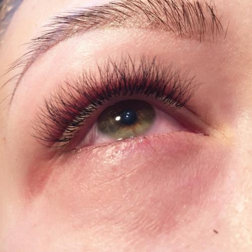 Опухли веки верхние после наращивания ресниц. Что делать, если после наращивания ресниц Ваши веки опухли и начали чесаться? 06