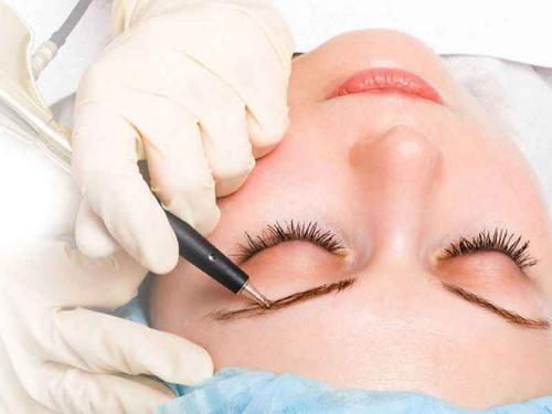 Когда можно выщипывать брови после татуажа. Татуаж бровей уход после процедуры