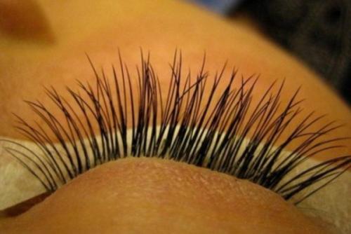Вредно ли делать наращивание ресниц. Последствия наращивания ресниц 05