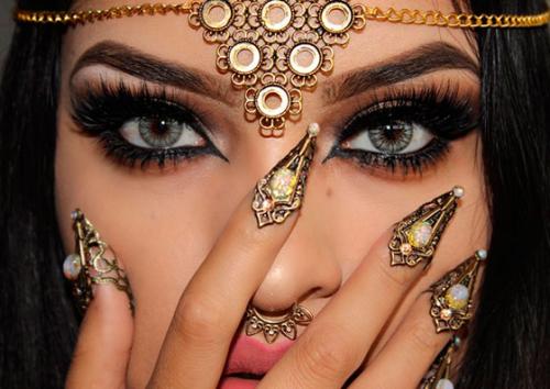 Можно ли с нарощенными ресницами рисовать стрелки. Беспроигрышный макияж для глаз с нарощенными ресницами