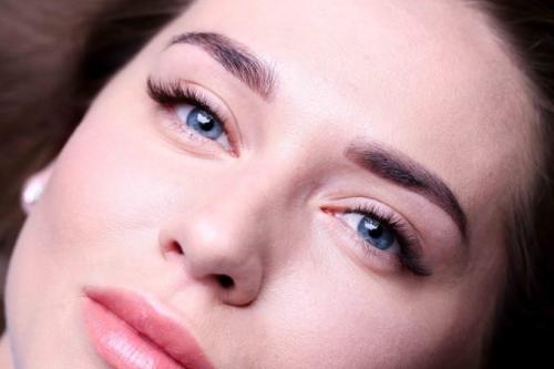 Что такое голливудский объем ресниц. Преимущества и недостатки голливудского наращивания 01