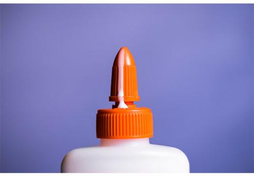 Какой клей нужен для накладных ресниц. Чем заменить клей для накладных ресниц: проверенные способы